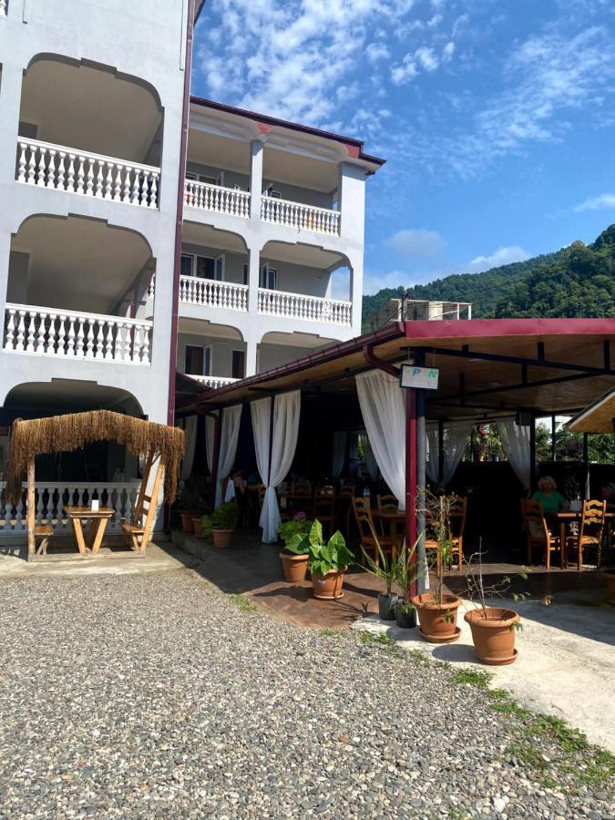 Hotel Beliy Dom à Kvariati Extérieur photo
